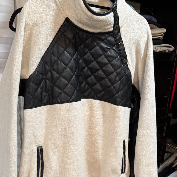 Asymmetrical Fleece with Vegan Leather detail - Picture 2 of 6